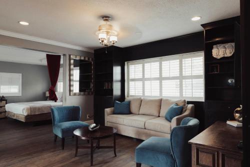 โรงแรมเดอะดิกซี ฮอลลีวูด (The Dixie Hollywood Hotel) near โรงละครกรีก