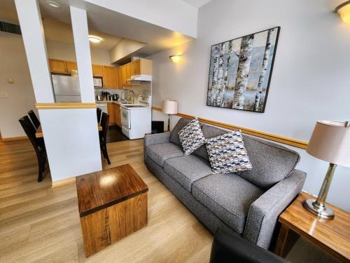 Two-Bedroom Suite with Spa Bath image 4
