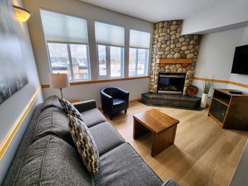 Two-Bedroom Suite with Spa Bath image 3