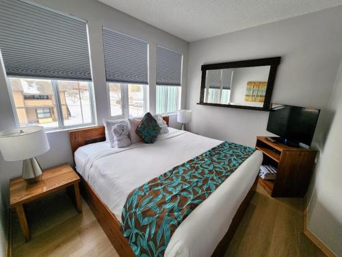 Two-Bedroom Suite with Spa Bath image 2