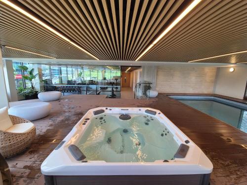 سبا, Maxim Hotel Auckland in الشاطئ الشمالي