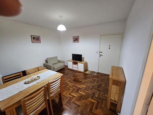 One-Bedroom Apartment image 2
