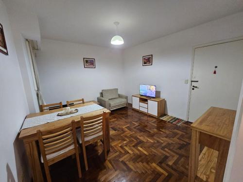One-Bedroom Apartment image 5