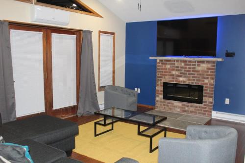 Poconos Getaway Relax w Sauna, Game Rm & Fire Pit Poconos Getaway Relax w Sauna, Game Rm & Fire Pit
