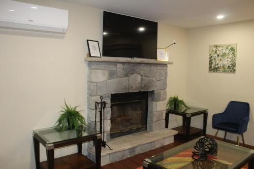 Poconos Getaway Relax w Sauna, Game Rm & Fire Pit Poconos Getaway Relax w Sauna, Game Rm & Fire Pit