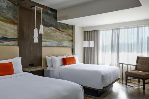 1 queen bed
