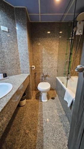 room detail thumbnail 2