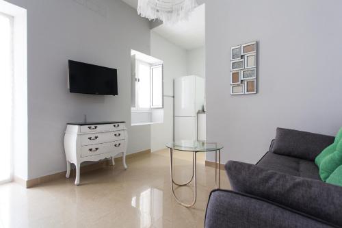 One-Bedroom Duplex Apartment with Terrace - 12 image 6