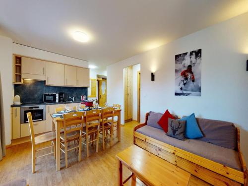 Удобства, Modern apartment with balcony in Нанда