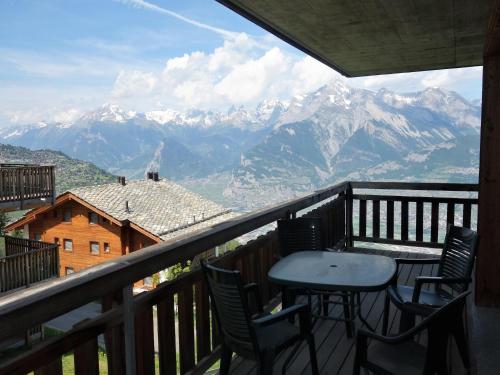 Balkons/terase, Traditional apartment with balcony in Veysonnaz