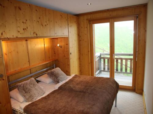 Traditional apartment with balcony in Veysonnaz