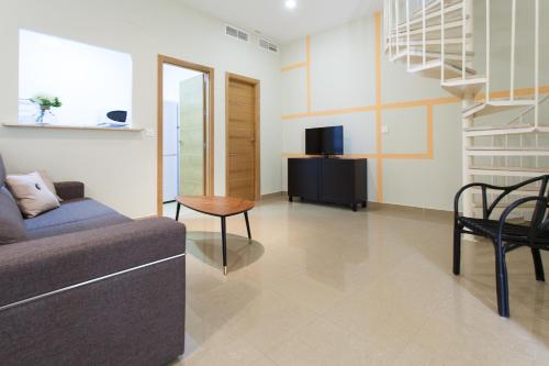Two-Bedroom Duplex Apartment with Terrace - 11 image 4