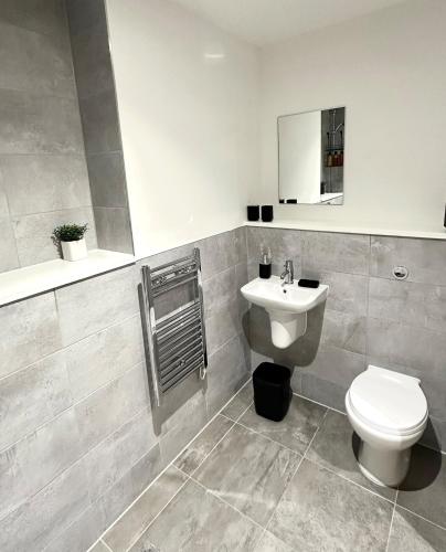 Stylish Haven with Ample Space, Manchester (photo 9)