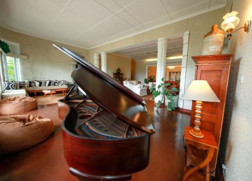 642095377 Castle Hill Bungalow
