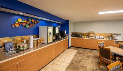 อาหารและเครื่องดื่ม, เดย์ อินน์ บาย วินด์แฮม โคร์ดาลีน (Days Inn by Wyndham Coeur d'Alene) in ควอดอลิน (ID)