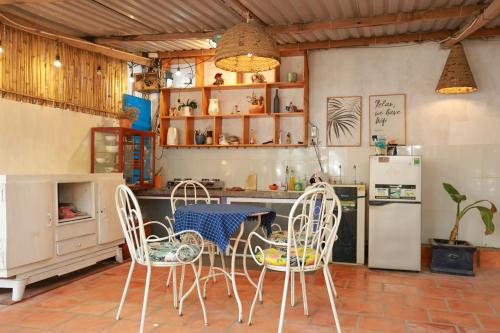 keuken, EVA HUT Mui Ne Beach Hostel in Phan Thiet