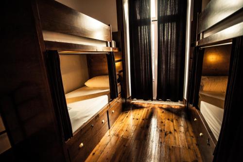 Bed in 6-Bed Mixed Dormitory Room image 6