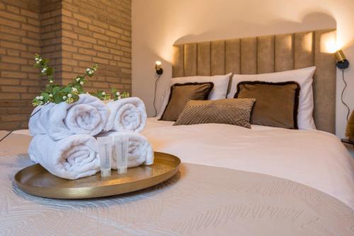  Boxtel Farmstay w Free Parking, Lake View & Space in Boxtel