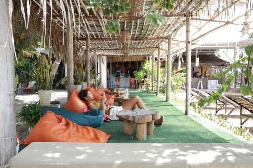 tuin, EVA HUT Mui Ne Beach Hostel in Phan Thiet