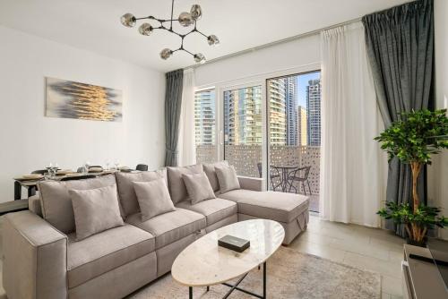 Modern 1BR Apartment Steps from Beach and Dubai Nightlife, Dubaï (photo 3)