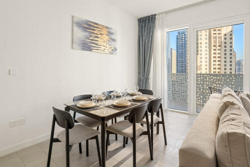 Modern 1BR Apartment Steps from Beach and Dubai Nightlife, Dubaï (photo 4)