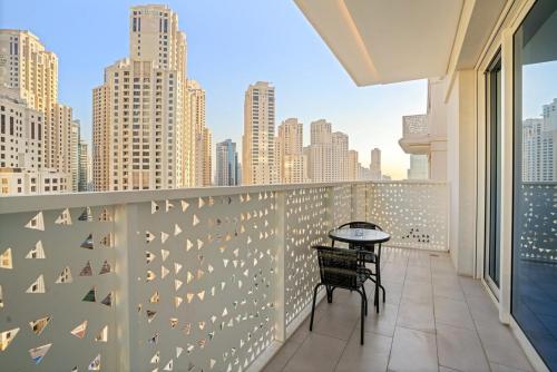 Modern 1BR Apartment Steps from Beach and Dubai Nightlife, Dubaï (photo 7)