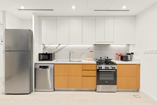 Modern 1BR Apartment Steps from Beach and Dubai Nightlife, Dubaï (photo 9)