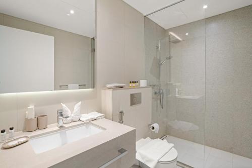 Modern 1BR Apartment Steps from Beach and Dubai Nightlife, Dubaï (photo 8)