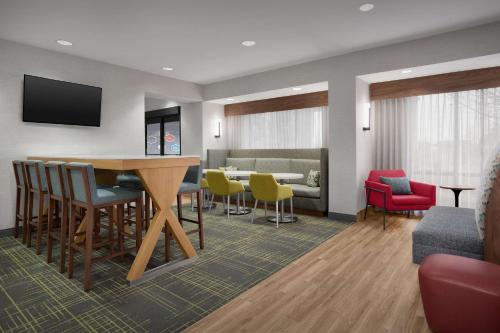 Hampton Inn Yorkville - image 26