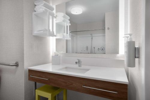 Hampton Inn Yorkville - image 27