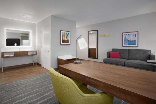 Hampton Inn Yorkville - image 38