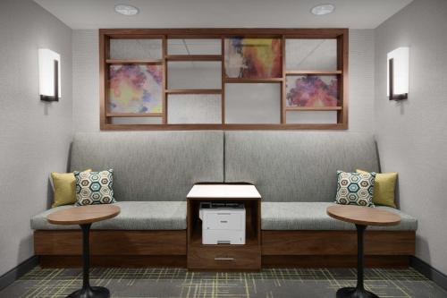 Hampton Inn Yorkville - image 20