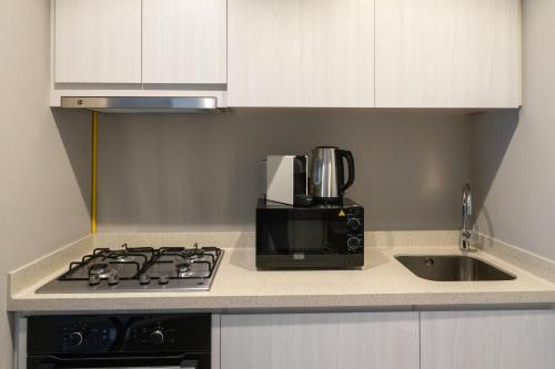 Keyrock Living - Lakeview Luxury with Pool Access, Dubai (foto 10)