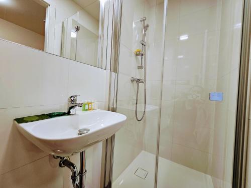 LIVE-INN PRAGUE SUPERIOR SUITE FOR 1-4 GUESTS, 20 Mins to center, Lift, Gym, Reception, Parking, Roof Terrace, Game & Party Room, Prague (photo 7)