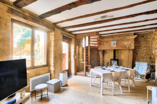 共用Lounge/電視區, Maison en pierre avec piscine et terrasse pour 6 in 蒙提尼亞克