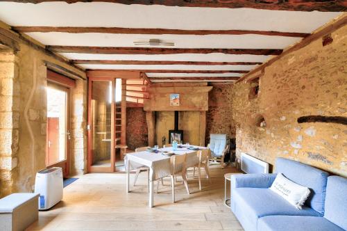 共用Lounge/電視區, Maison en pierre avec piscine et terrasse pour 6 in 蒙提尼亞克