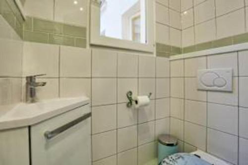 Superb Apartment Le Marais Place des Vosges - image 12