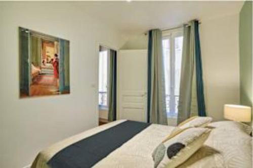 Superb Apartment Le Marais Place des Vosges - image 10