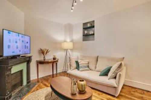 Superb Apartment Le Marais Place des Vosges - image 2