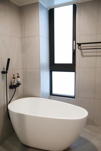 Hidden Field Quiet House in Waipu District