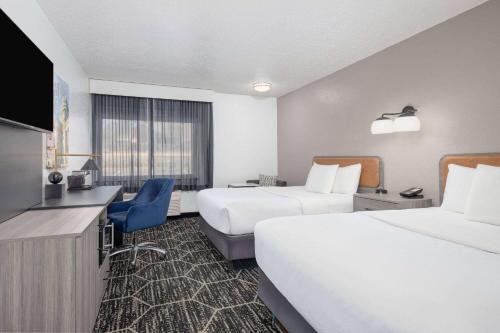 2 double beds