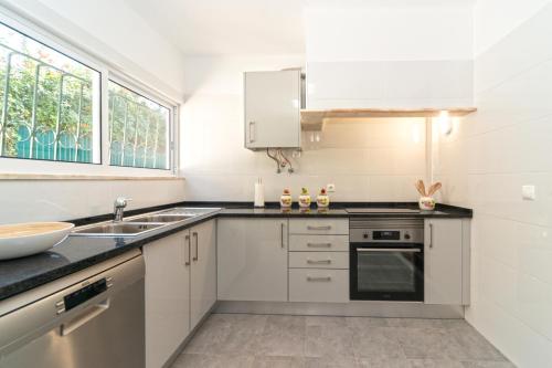 Cozinha, 4-bedroom house in Cascais, near Guincho beach in Aldeia de Juzo