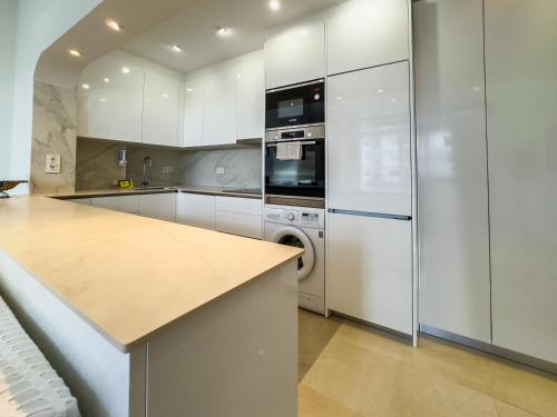 Amazing 2 Bedroom Apartment Skol Marbella - image 2