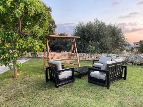 Bella Guesthouse with Garden, Pool & Jacuzzi in Batroun
