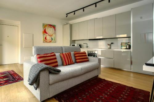 DomusMi Petrella 4, Mailand