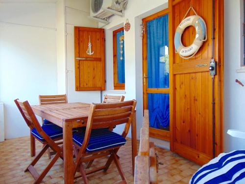 Two-Bedroom Apartment room in Trilocale a 150 mt dal mare di Marcelli - M244
