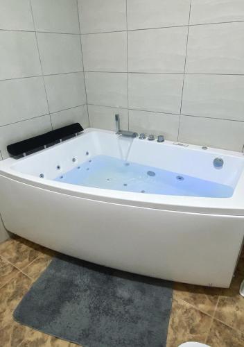 Pezsgőfürdő, Villa Alarilla Grupos Grandes in Fuentidueña de Tajo