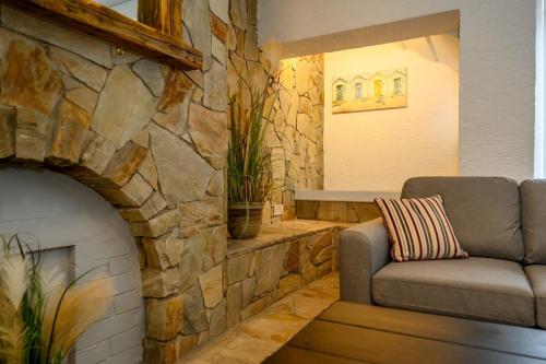 บริการและสิ่งอำนวยความสะดวก, Frodo's Folly in พอร์ต เทลบอท