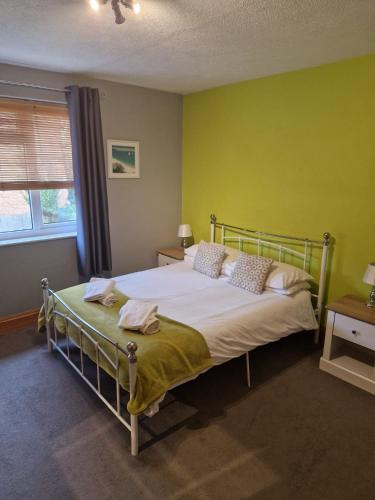 Goldcrest House by RentMyHouse - main image