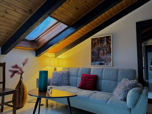  Hosting Dreams Attics - Duomo, Ferienwohnung in Mailand